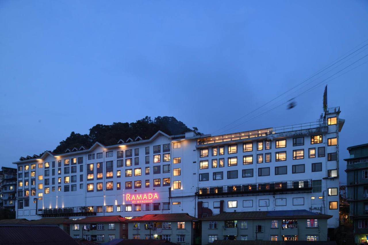 Ramada By Wyndham Gangtok Hotel & Casino Golden Exterior photo